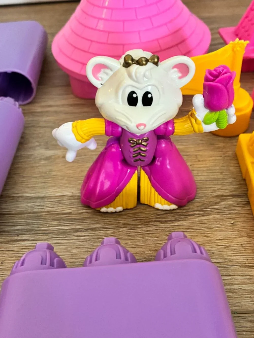 Fisher Price Pop Onz Building Block Set of 21 Mouse Princess Castle Incomplete